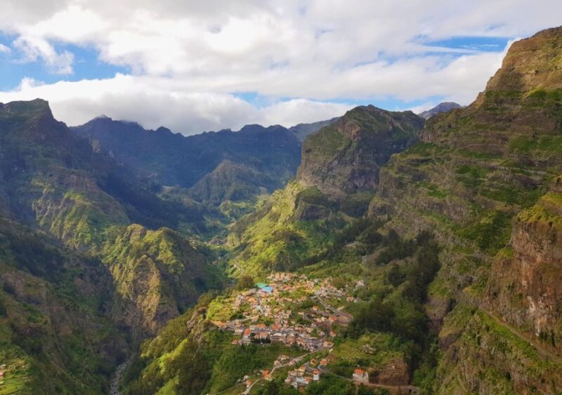 Madeira : Nuns Valley - "Curral das Freiras" - Exploring the Itinerary