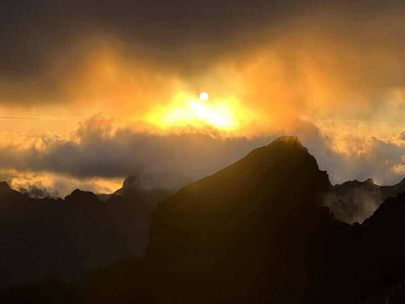 Madeira: Pico Arieiro Sunset with Stairway to Heaven Option - Group Size and Guides