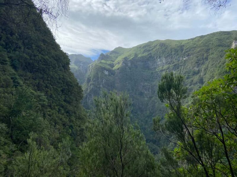 Madeira: PR 9 - Levada do Caldeirão Verde Hike Transfer - References