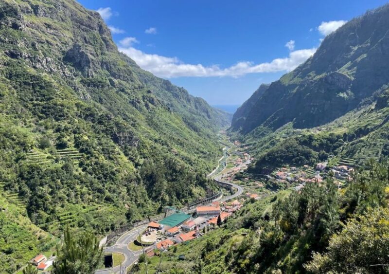 Madeira tour- Santana - Full Day - Lunch Break: Taste of Local Flavors