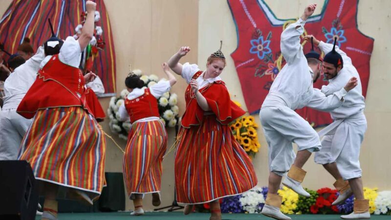 Madeira: Traditional Espetada Dinner with Folklore Show - The Experience: What You Can Expect