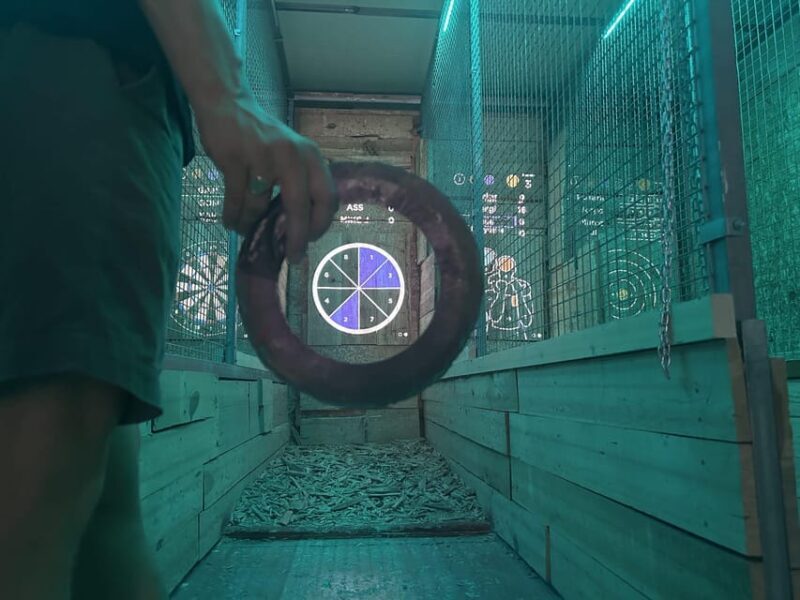 Madrid Atocha : Interactive Axe Throwing 1h - What to Know Before You Go