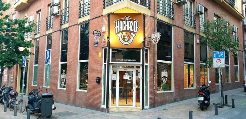 Madrid Center: AXE THROWING - The Fun Doesn’t Stop After Throwing