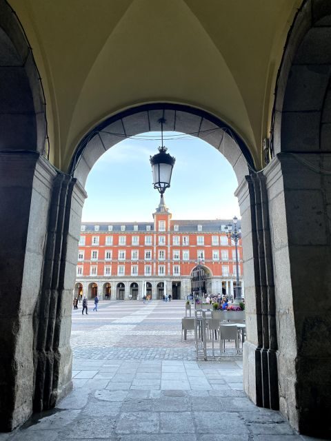 Madrid: City Highlights Private Bike Tour - Key Points