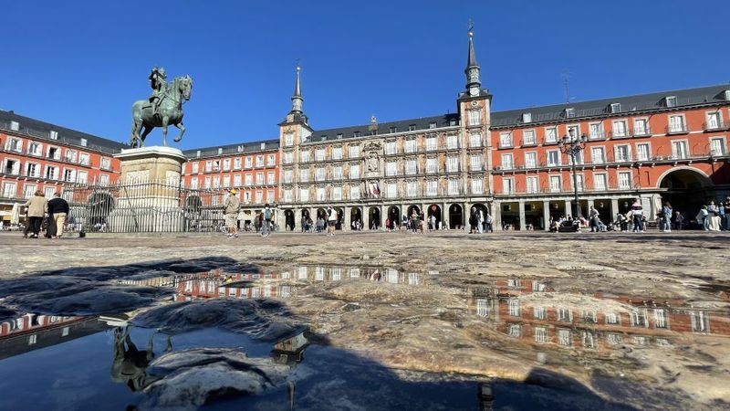 Madrid: Royal Palace Skip-the-Line Guided Tour - Entering the Royal Palace Without the Line (And What You Actually Get)
