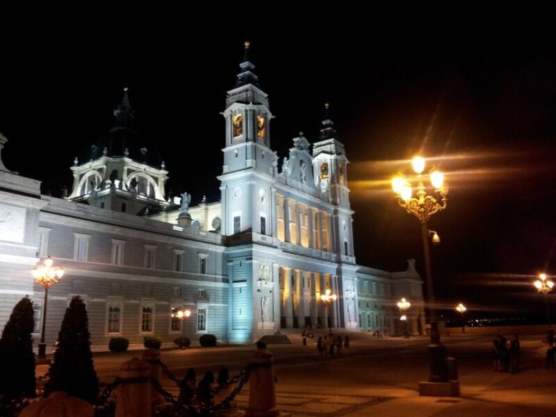 Madrid: Customized Night Tour with a Private Guide - Engaging Conversations