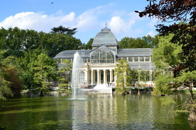 Madrid: El Retiro Park & City Sightseeing Audio Tour - Key Points