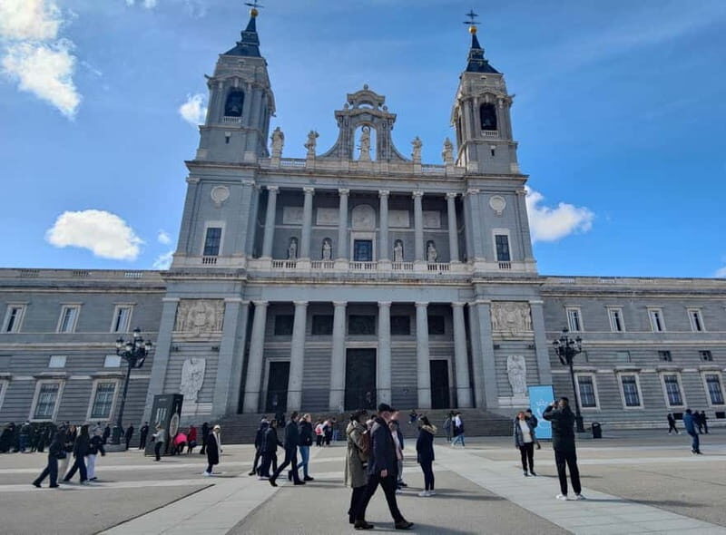 Madrid: Guided tour of the Royal Palace in French - Authentic Perspectives from Travelers