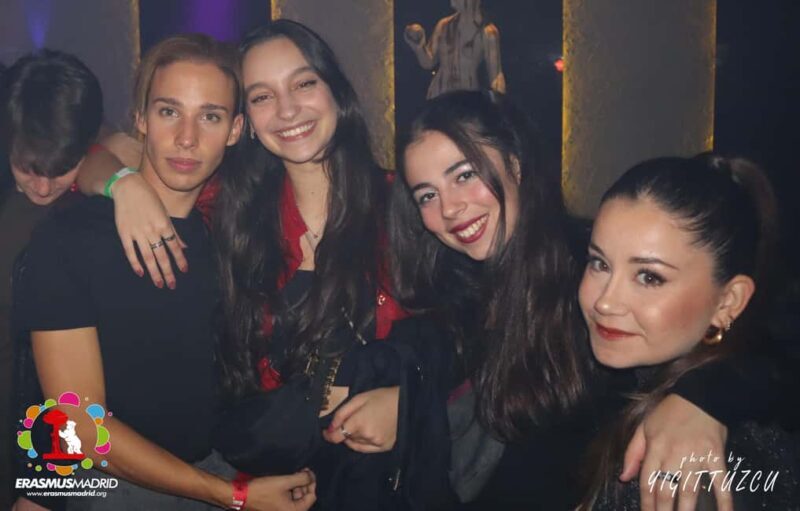 Madrid Halloween Pubcrawl: Madness-Open bar Beer included - Review Highlights from Past Participants