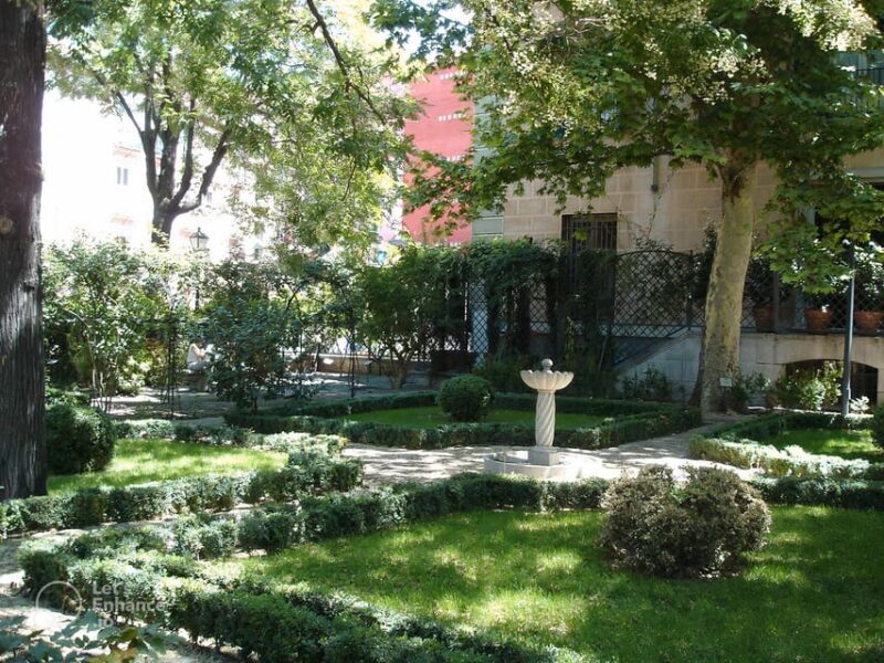 Madrid: Hidden Gems and Secrets Small Group Walking Tour - Key Points