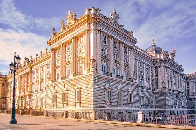 Madrid (Historical Centre) Scavenger Hunt and Self-Guided Tour - The Pros and Cons