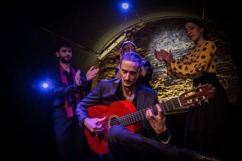 Madrid: La Cueva de Lola Flamenco Show Tickets with Drink - Key Points