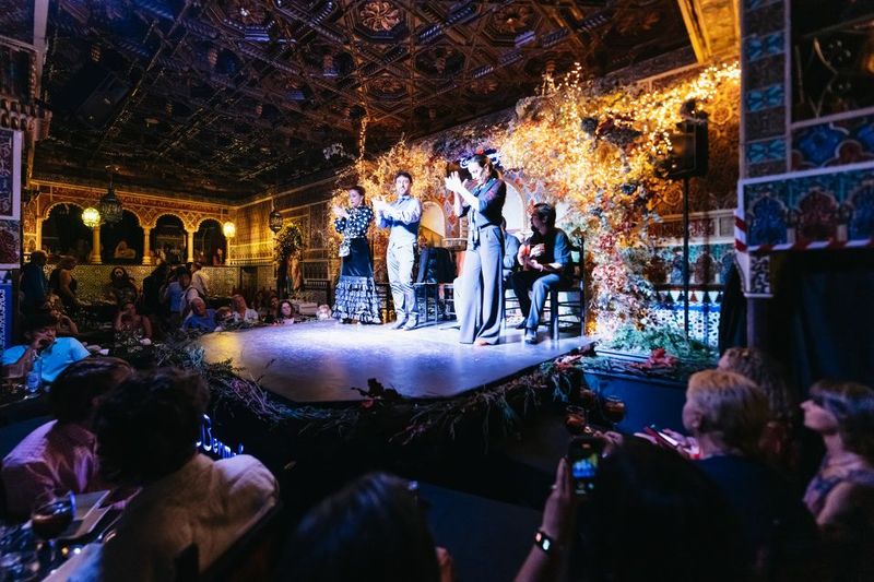 Madrid: Live Flamenco Show with Food and Drinks Options - Dining Options: How the Meal Fits Into the Night