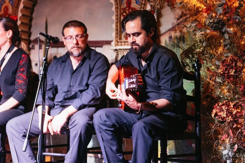 Madrid: Live Flamenco Show with Food and Drinks Options - Drinks and Wine: Quick Service and What’s Included