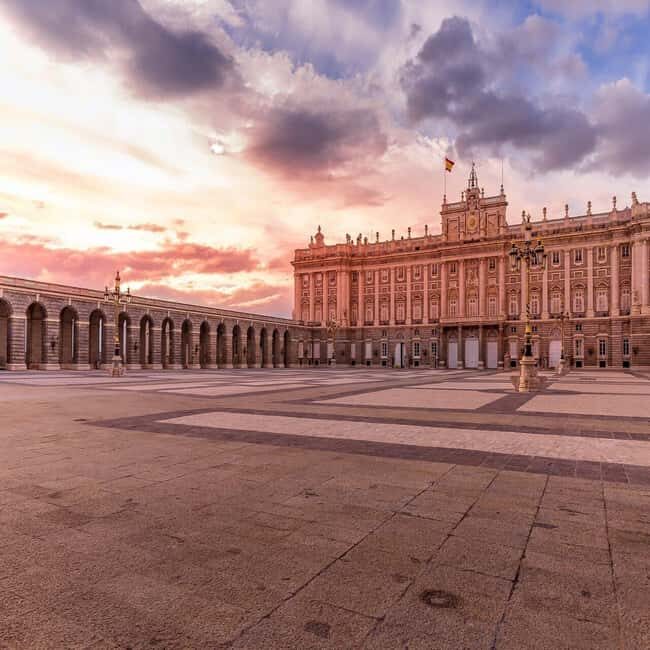 Madrid Mysteries and Legends Tour in ITALIAN - Exploring Madrid’s Shadowy Secrets