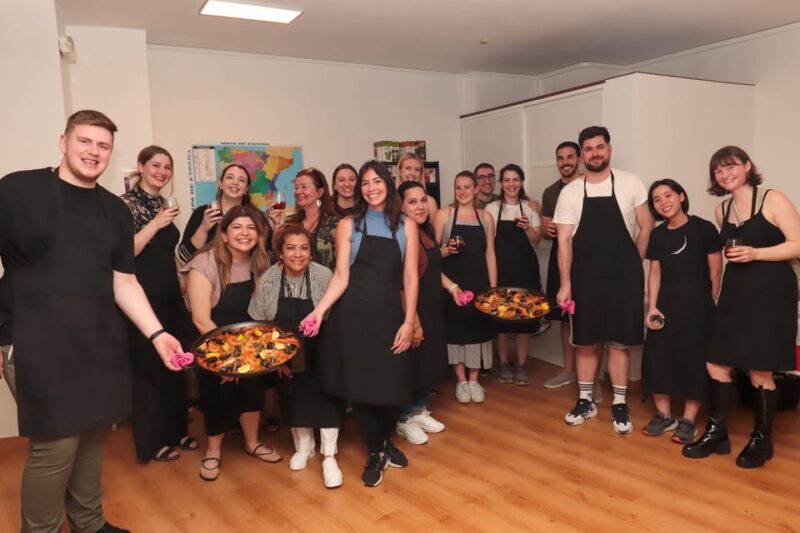 Madrid: Paella and Sangria Workshop in the City Center - Duration & Group Size
