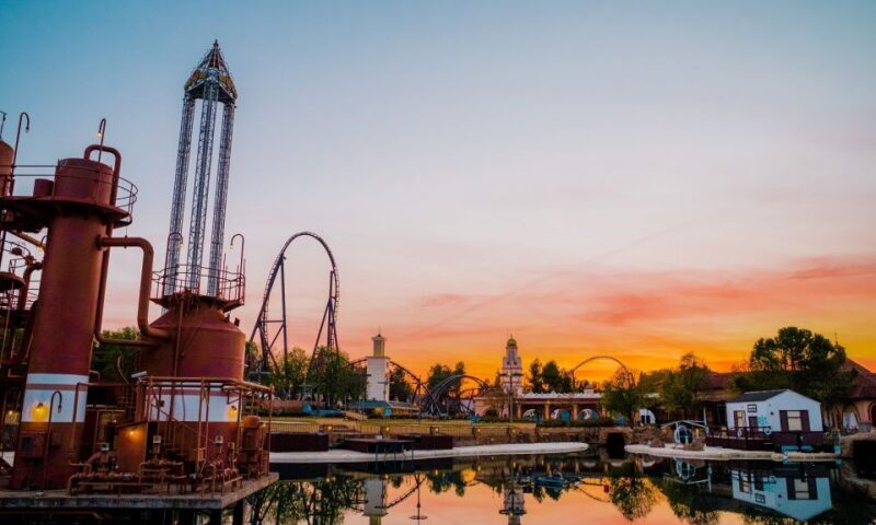 Madrid: Parque Warner Ticket and Roundtrip Transportation - The Sum Up