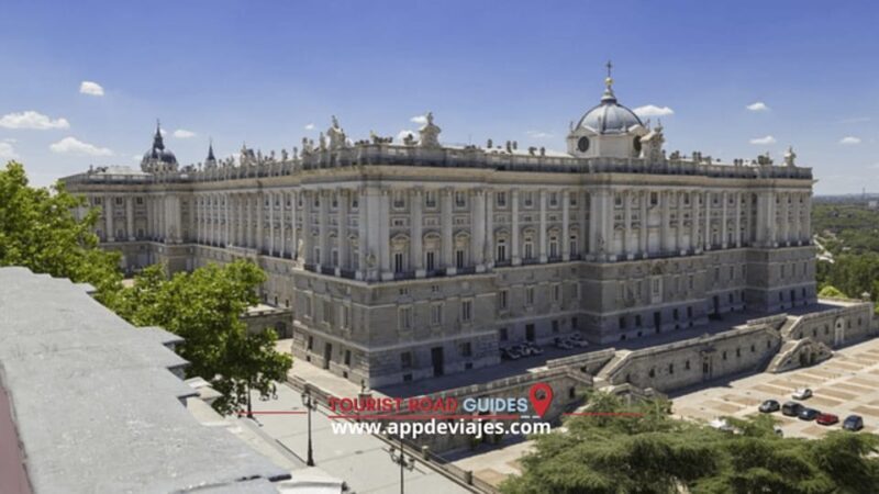 Madrid: Private Walking Tour 4 hours with Royal Palace - Key Points