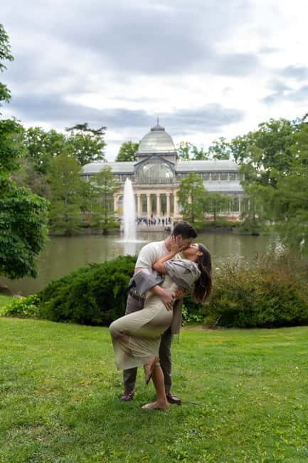 Madrid: Professional photoshoot in the Retiro park - The Photos and Delivery