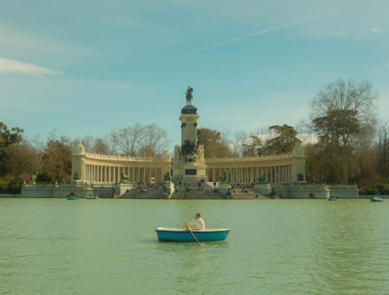Madrid: Retiro Park Deluxe Tour with Hidden Stories - Key Points