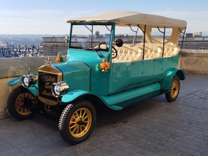 Madrid Retro Tour 120 min, old town, modern Madrid + surprise destination - What is the Madrid Retro Tour all about?