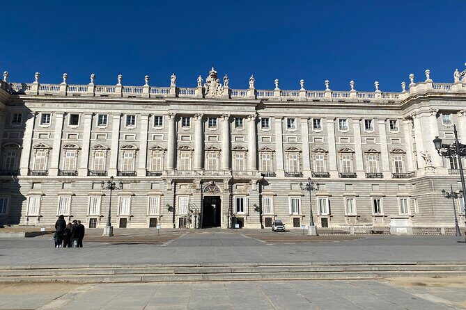 MADRID: Royal Palace and Prado Museum with transportation included - The Royal Palace: A Glimpse into Spanish Royalty