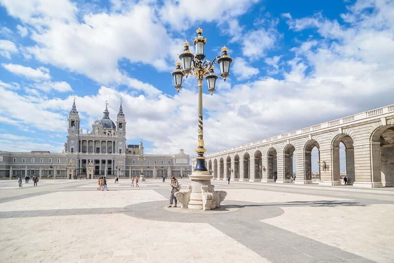 Madrid: Royal Palace Expert Guided Tour with Skip-the-Line - The Value of a Guided Tour