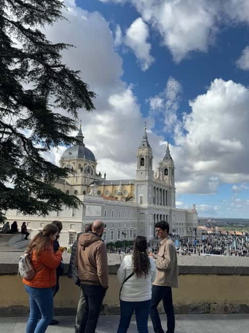 Madrid: Small Group Tour with Tapas & Drinks - A Detailed Look at the Tour Experience