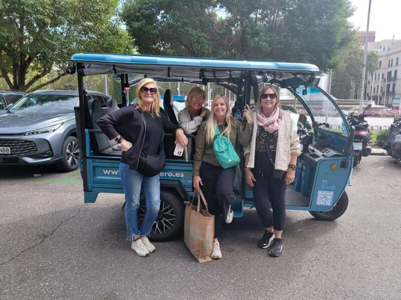 Madrid: The Great Tour of the Christmas Lights with Tuk Tuk Zero. 1h 30min - A Closer Look at the Tour Experience