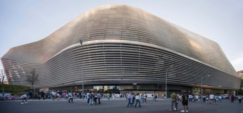 Madrid: Tour with Tuk Tuk Zero: Bernabéu and the Golden Mile. 1h 15min - Key Points