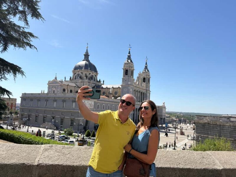 Madrid: Tour with Tuk Tuk Zero: The Best of Madrid in 2h 15min - Key Points