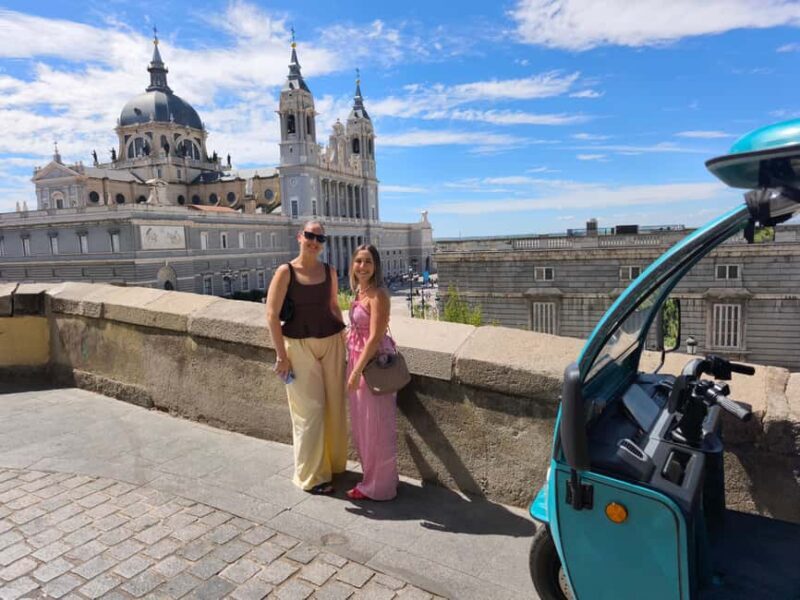 Madrid: Tuk Tuk Tour of the Historic Heart and Gran Vía. 1h 15min - A Closer Look at the Tour