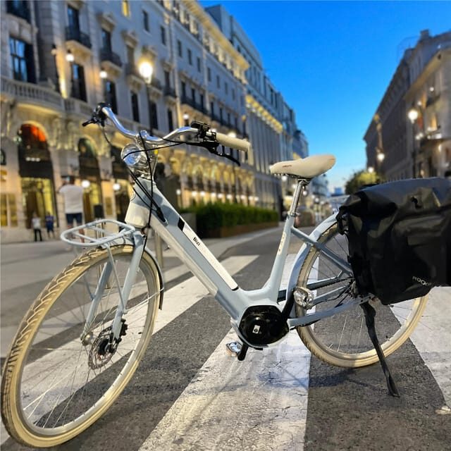 Madrid: Vintage Bike Rental with Tourist Map - Key Points