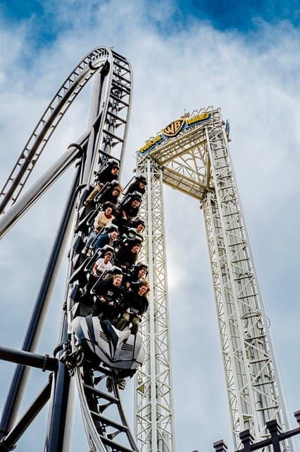 Madrid: Warner Park Entry Ticket - Cartoon Village: Bugs Bunny and Daffy Duck family fun