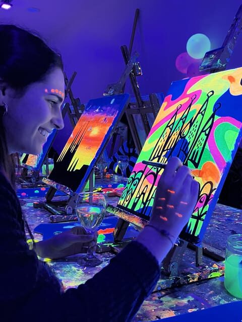 Madrid: Wine Gogh Glow Academy Paint and Sip Classes - The Experience Duration and Logistics