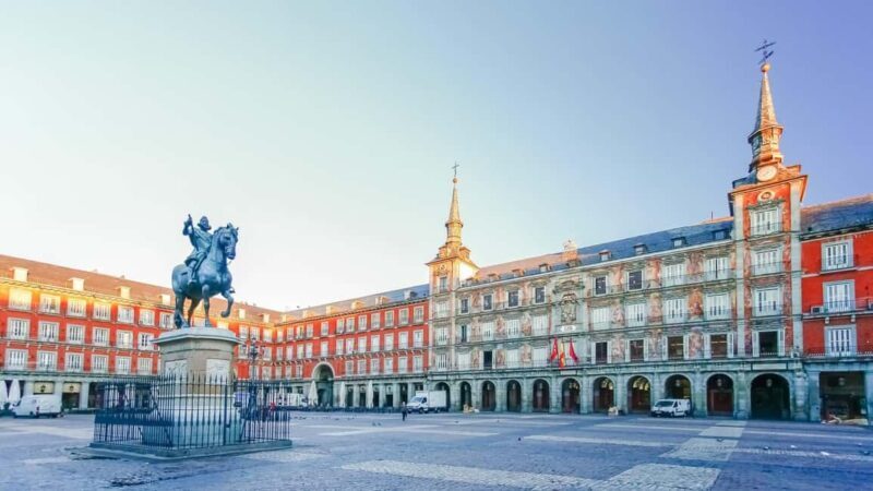 Madrid's Must-Sees + Lunch/Dinner (Private Tour) - Exploring Madrid’s Historic Heart