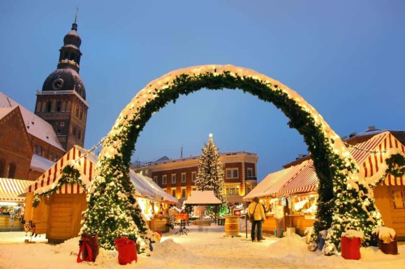 Majestic Christmas Private Walking Tour in Riga - Key Points