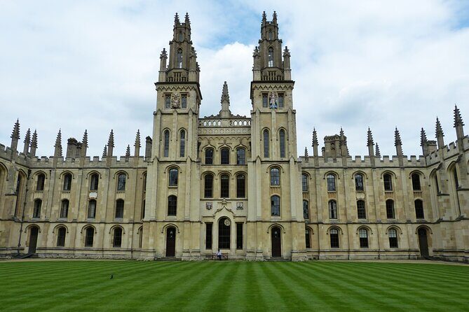 Majestic Oxford  Private Walking Tour for Couples - The Itinerary: A Step-by-Step Peek
