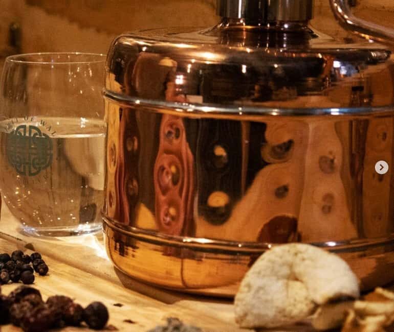 Make a bottle of gin or rum at our distillery - Key Points