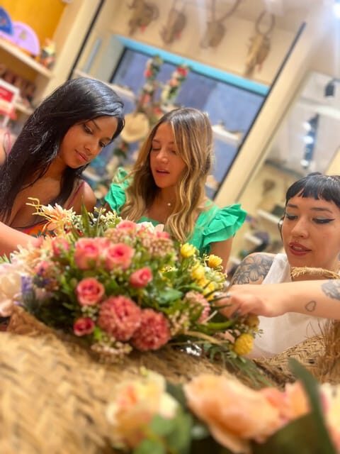 Make a traditional "tocado" sevillano - Discovering the Tradition of the Tocado Sevillano