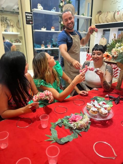 Make a traditional "tocado" sevillano - Who Will Love This Experience?