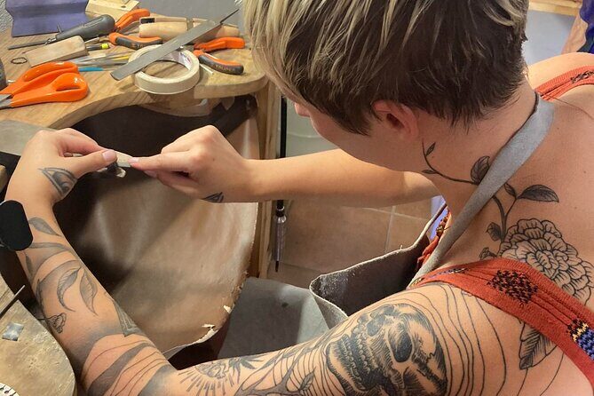 Make your own silver ring in a private jewelry workshop - Key Points