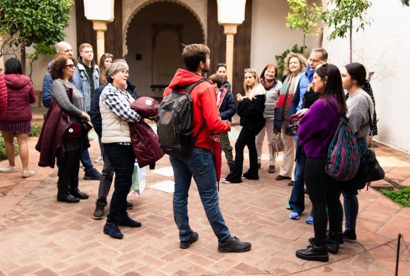 Málaga: Alcazaba and Roman Theatre Guided Tour With Entry - Where the views land: Málaga harbour and the sea from above