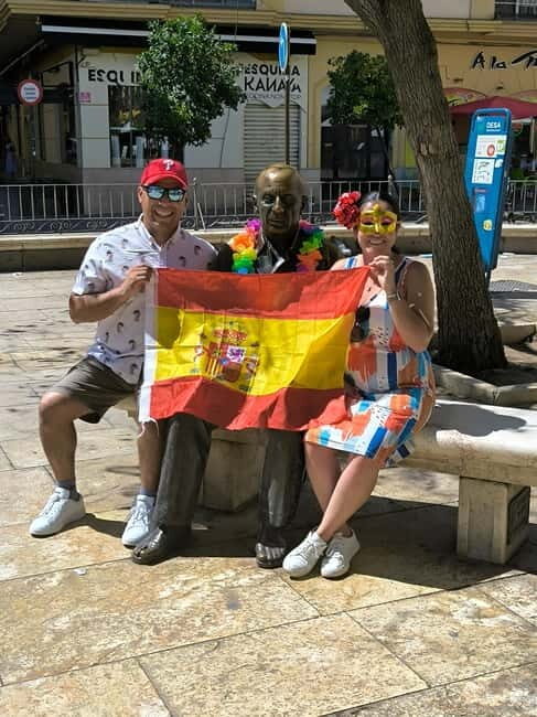 Málaga: City Highlights and Tapas Tasting Tour - Exploring the Tour in Detail