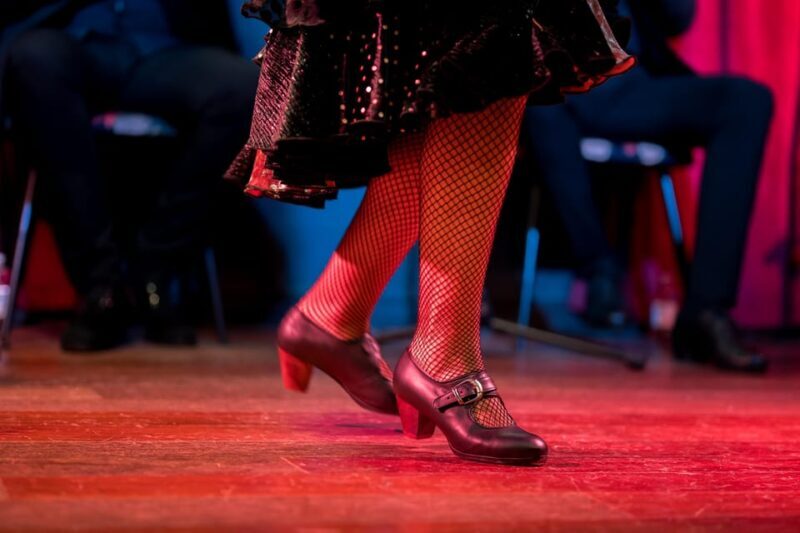 Málaga: Flamenco Course 4pm + 1-Hour Show, 3 Tapas and Drink - Who Should Consider This Tour?