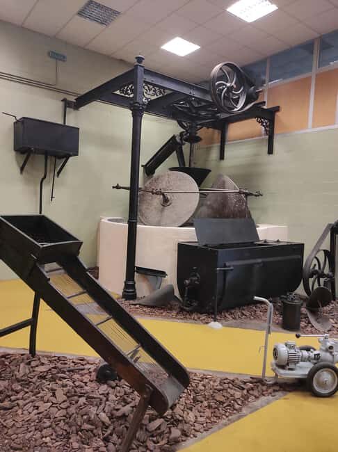 Málaga/Granada: Olive Oil & Rum Distillery Tour with Tasting - Practical Details & Considerations