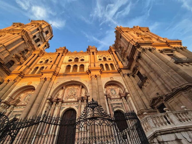 Málaga: Highlights Walking Tour with Drinks and Tapas - Exploring Málaga’s Best on Foot