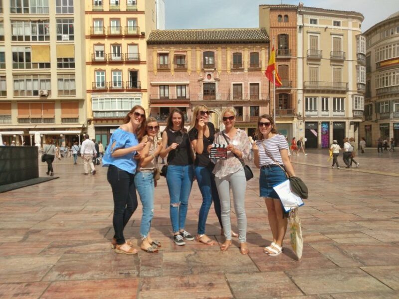 Málaga: Private Sightseeing Treasure Hunt - The Experience in a Nutshell