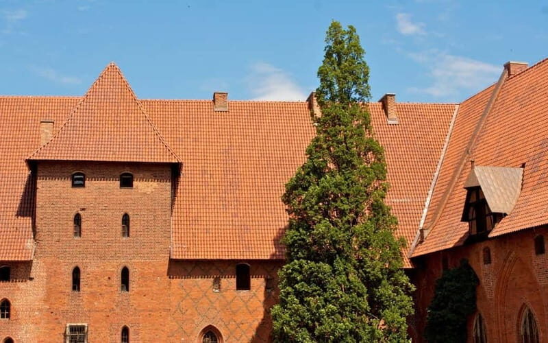 MALBORK: Castle of the Teutonic Oder from Warsaw - private - Key Points