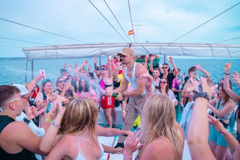 Mallorca: Boat Party with DJ, Buffet and Entertainment - What Could Be Better?